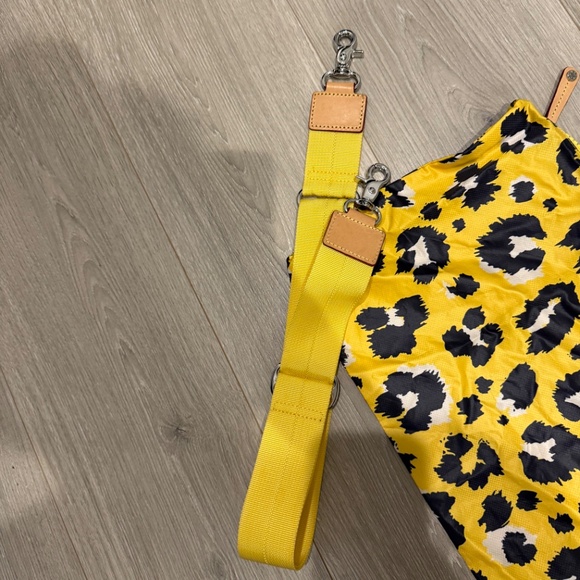 Mz Wallace medium yellow leopard deluxe metro tote NWT - Picture 8 of 13
